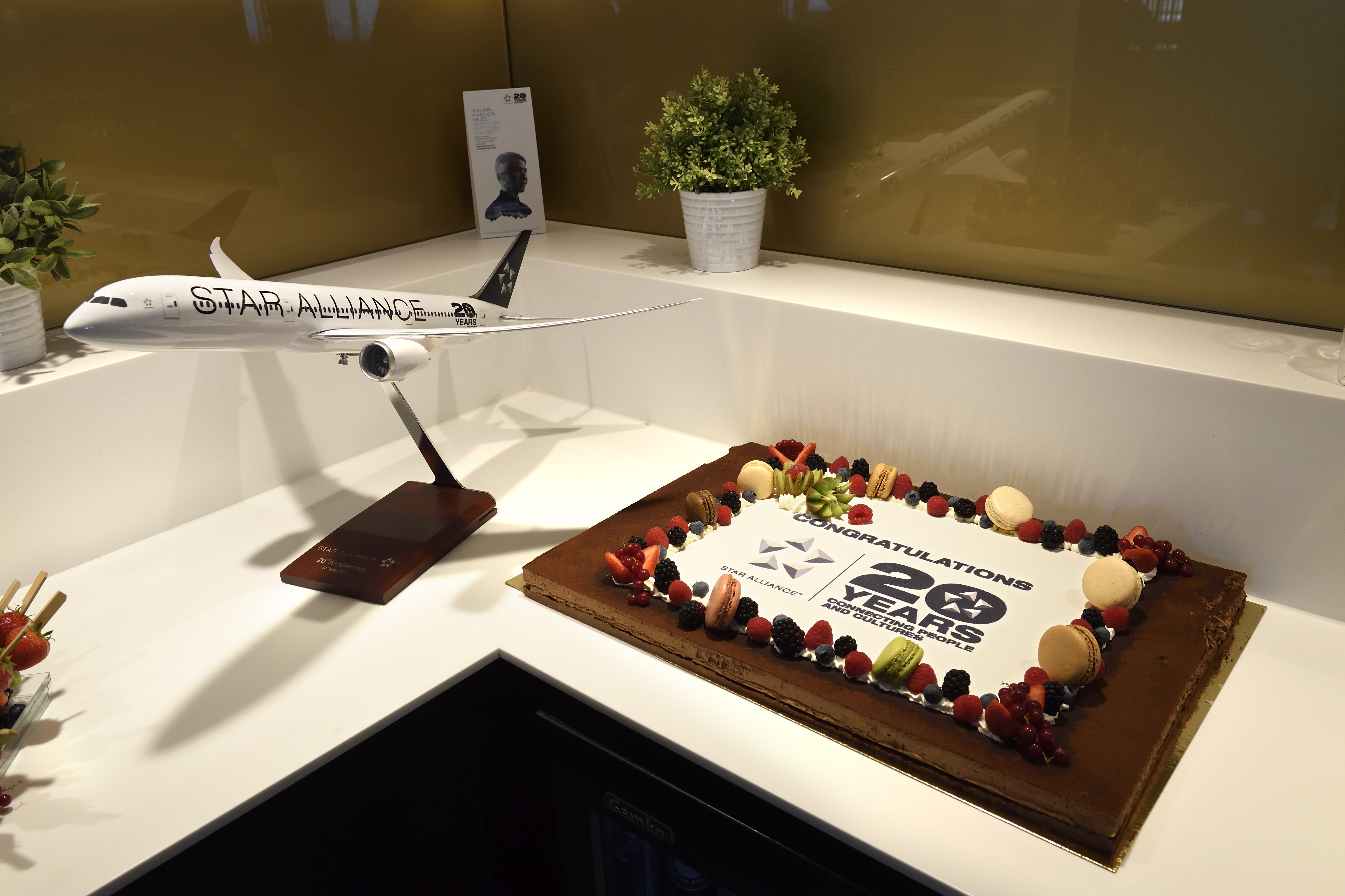 Celebration of the Star Alliance 20th Anniversary in the lounge at CDG