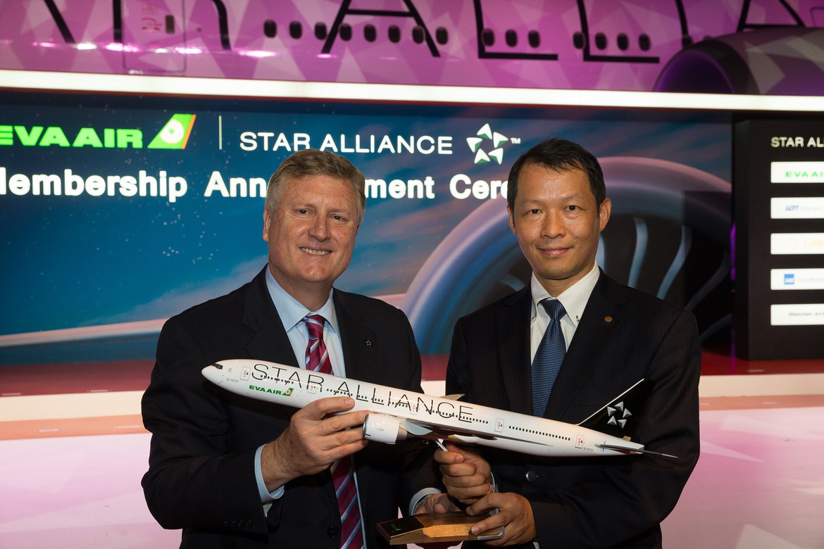 Star Alliance CEO Mark Schwab (left) and EVA Air President Austin Cheng (right) exchange the gift of a Star Alliance liveried EVA Air model aircraft.