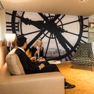 The iconic clock of the Musée d’Orsay in Paris as a backdrop in the Star Alliance Lounge